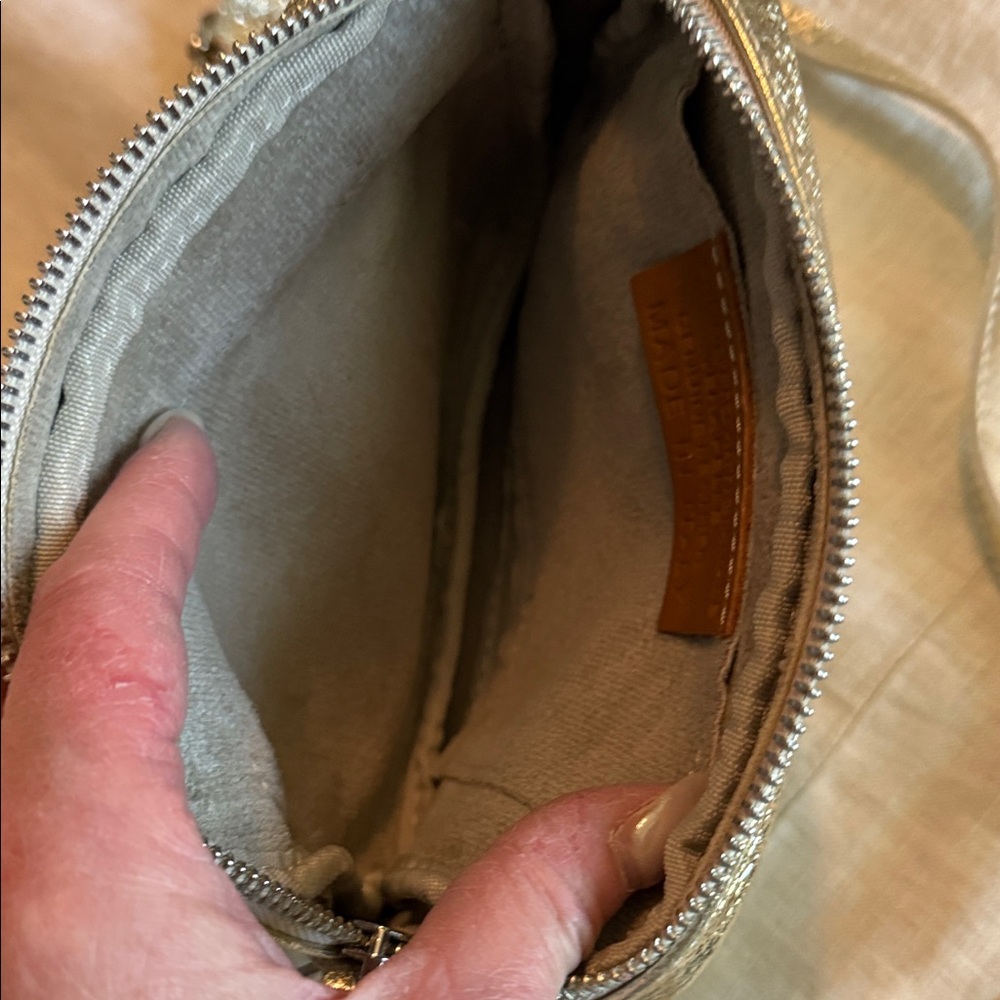 Chic Metallic Crossbody Bag - Picture 3 of 5